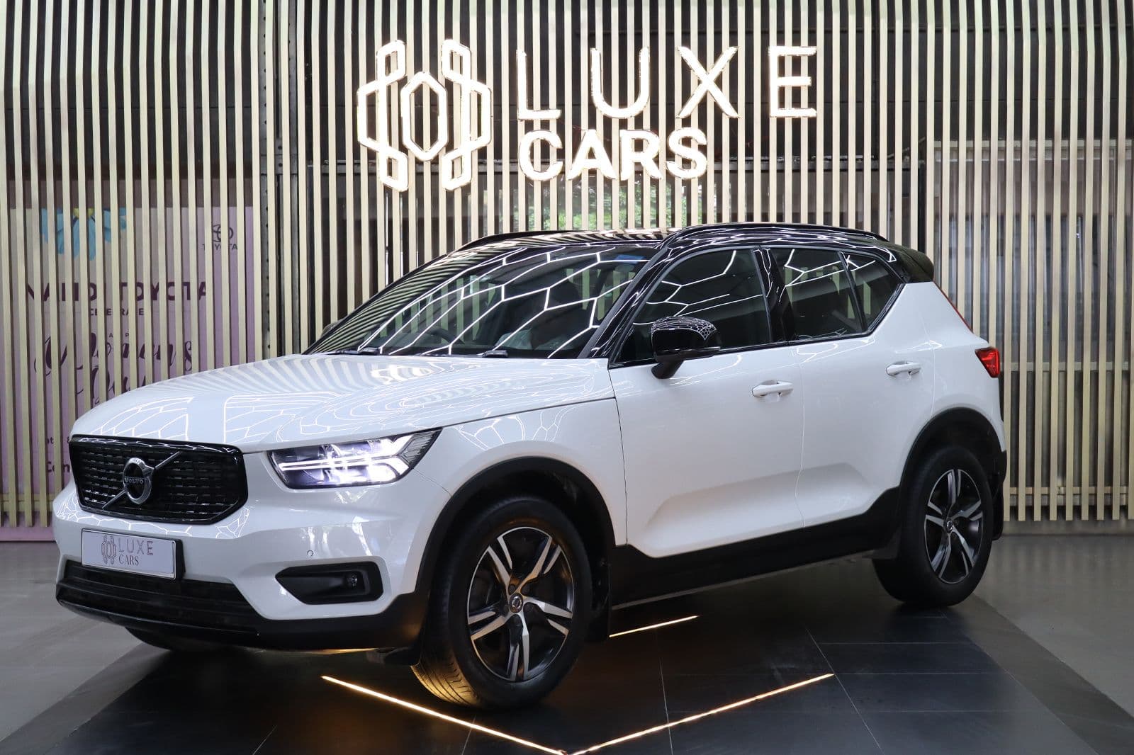Car image 2