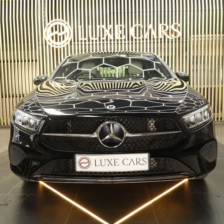 MERCEDES A200 LIMOUSINE (with sunroof) AT PETROL