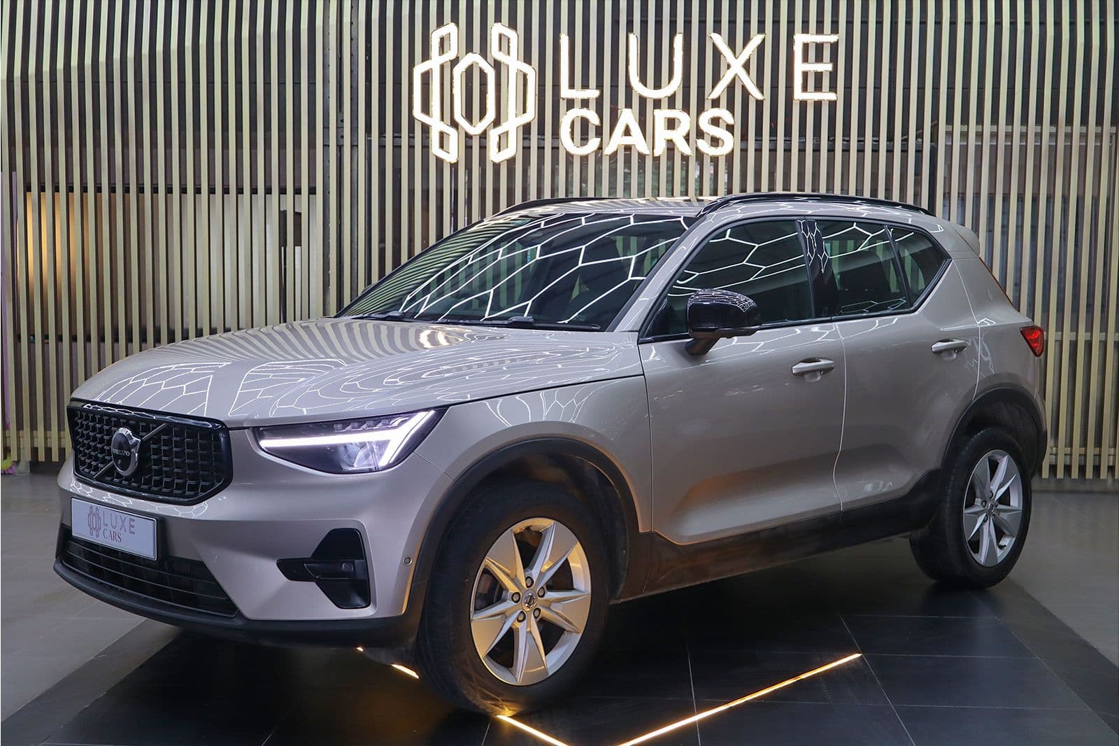 Car image 4