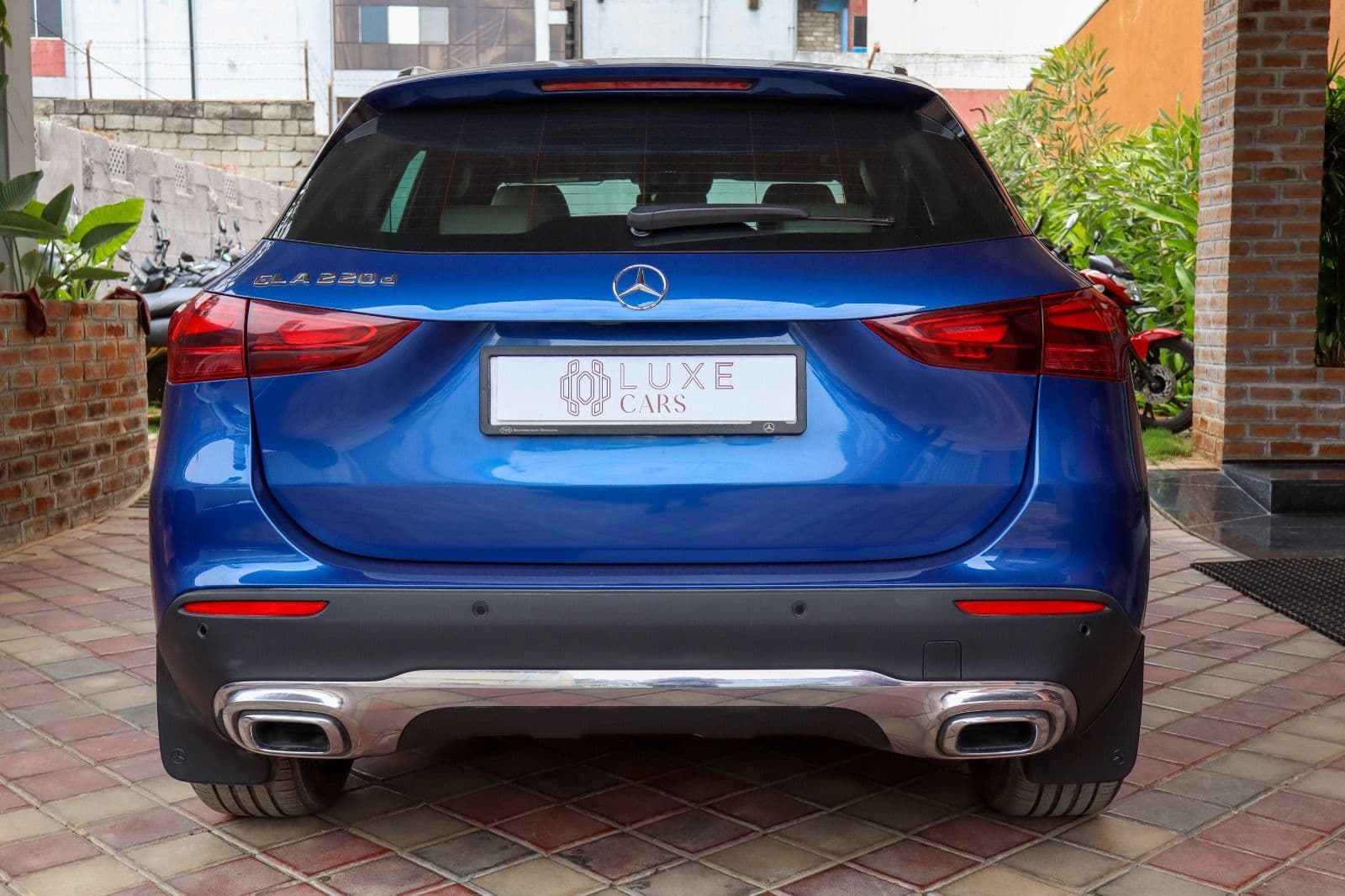 Car image 2