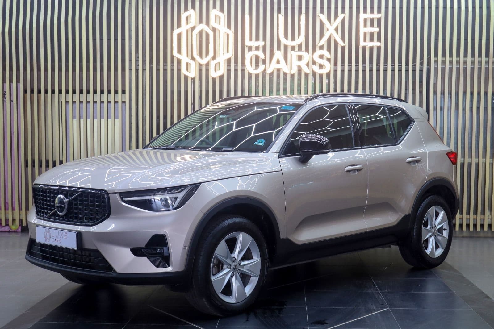 Car image 4