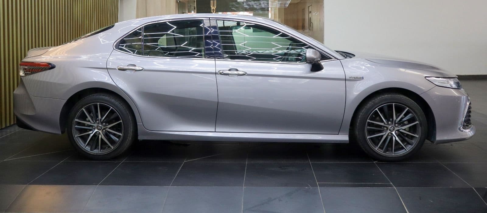 Car image 2