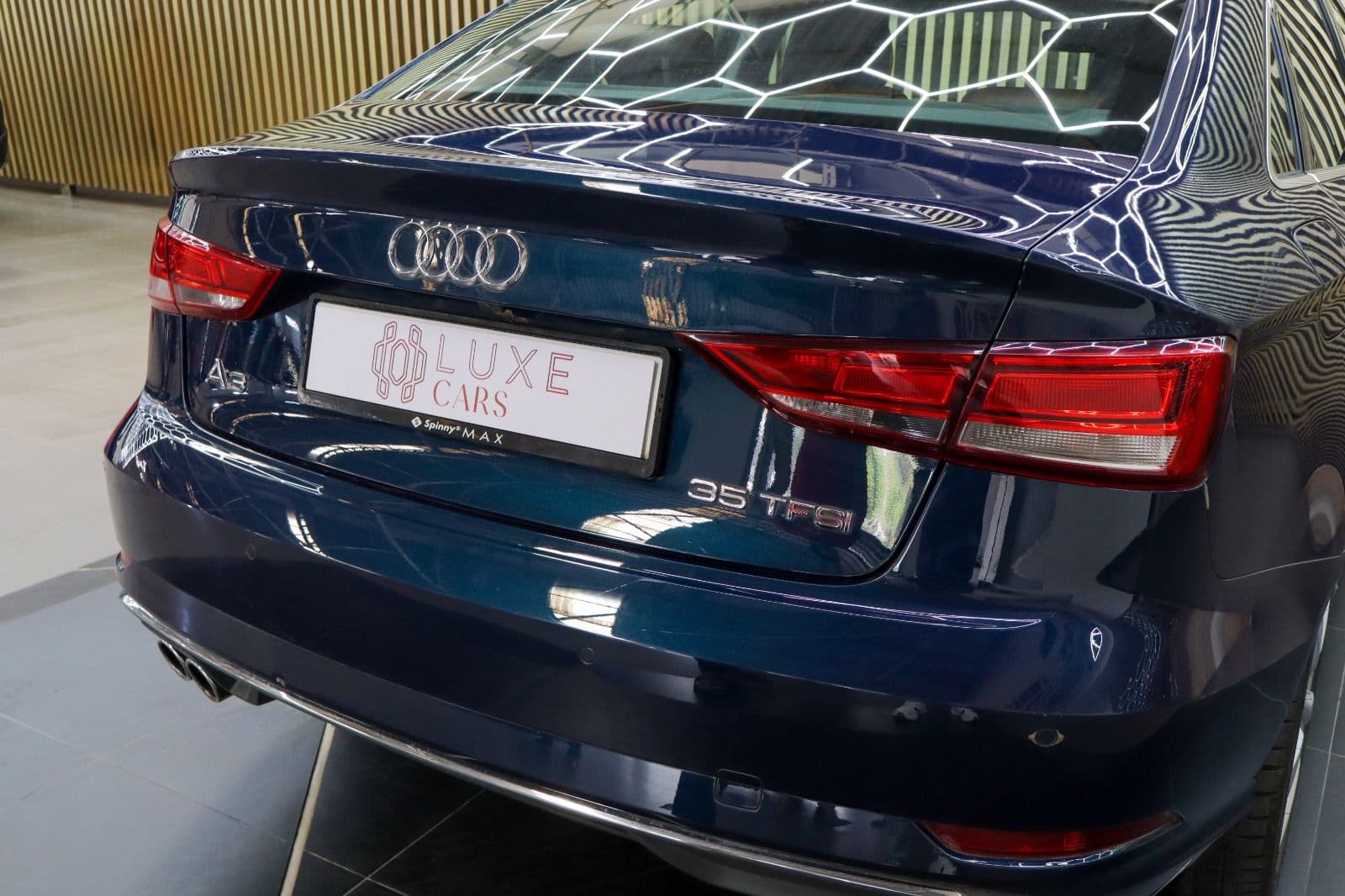 Car image 5