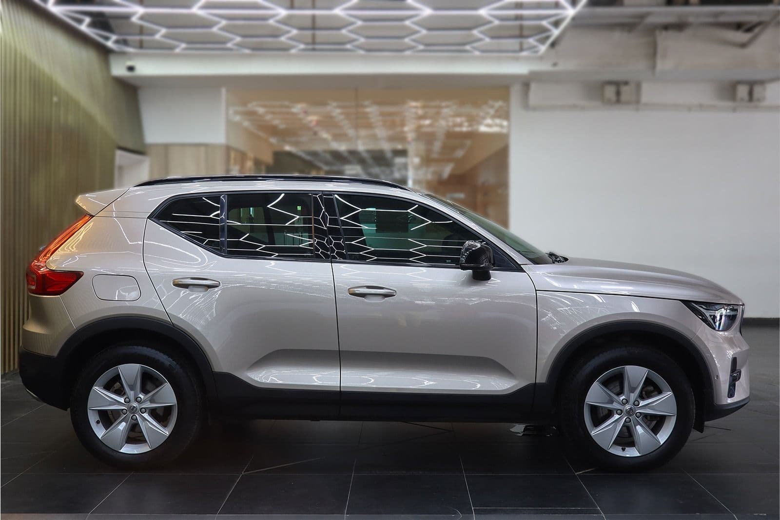 Car image 3