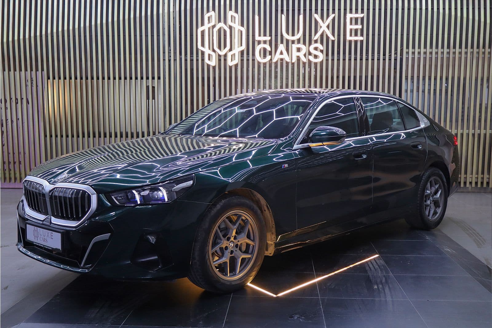Car image 4