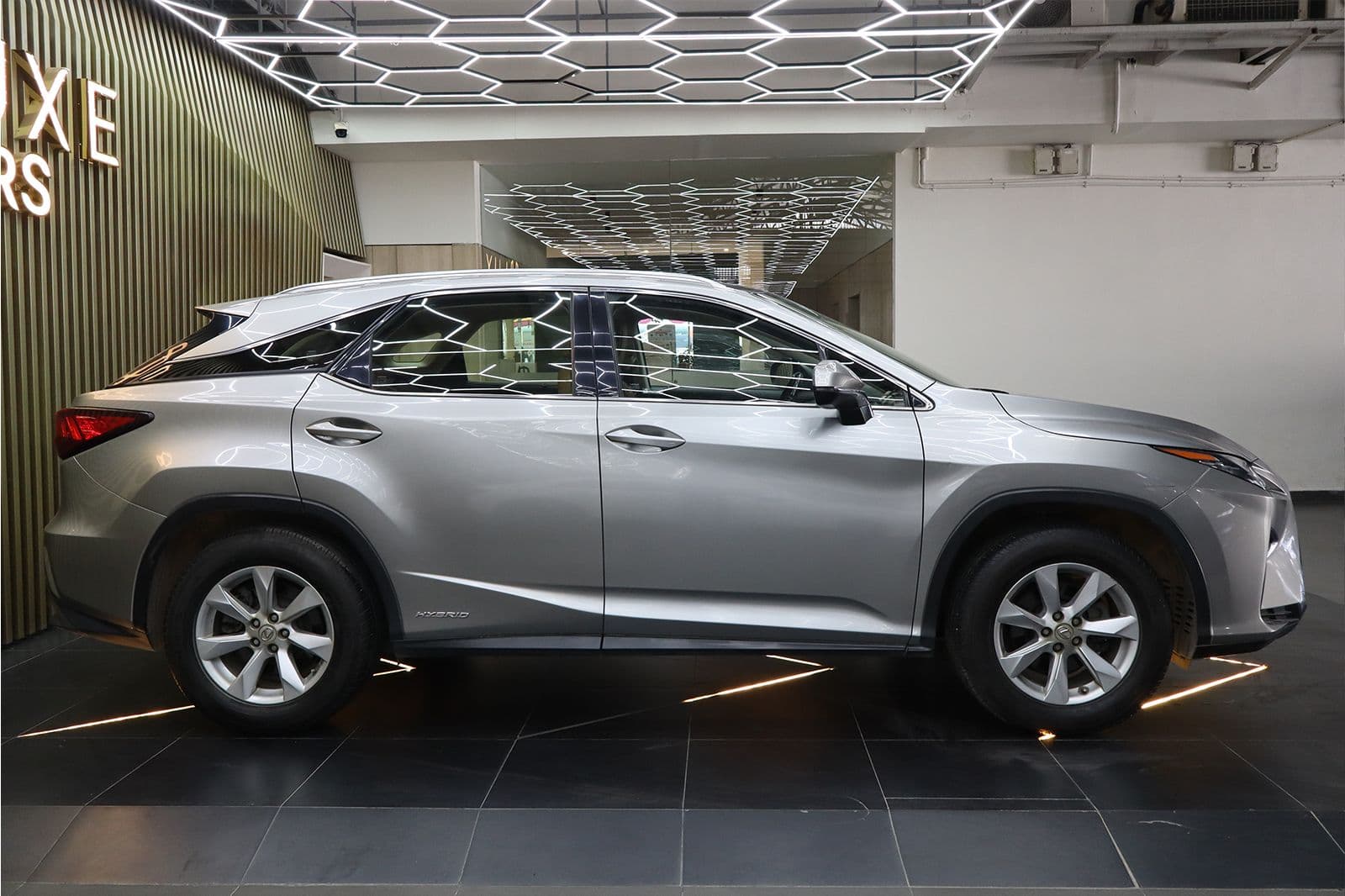 Car image 3