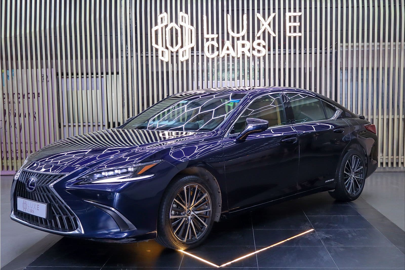 Car image 4