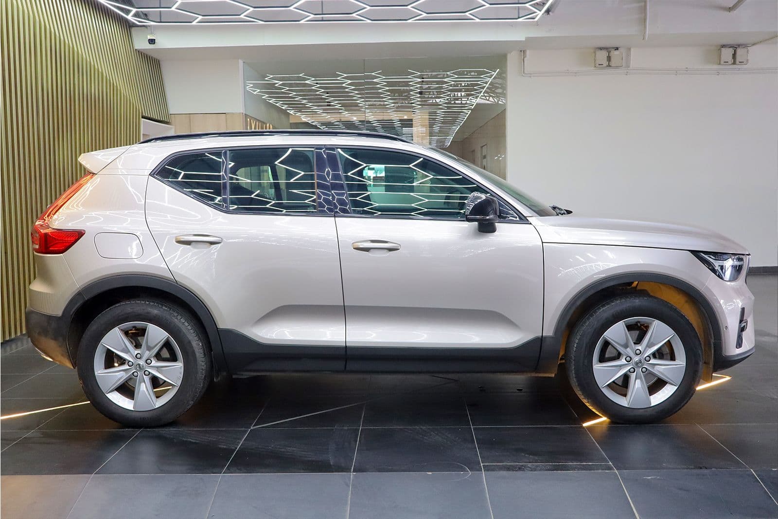 Car image 3
