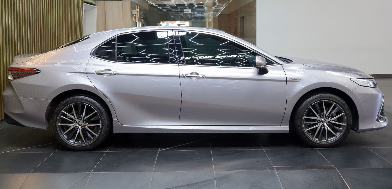 Car image 2