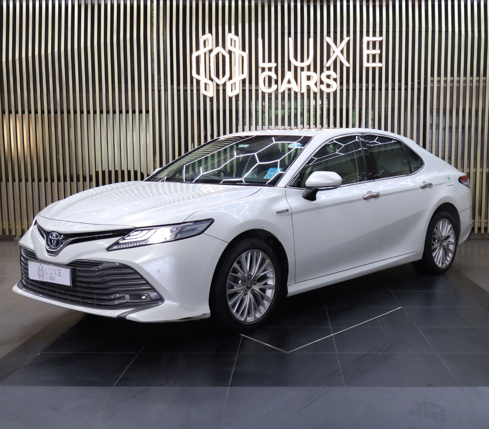 Car image 4