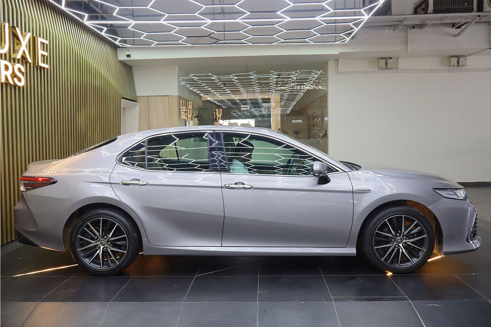 Car image 2