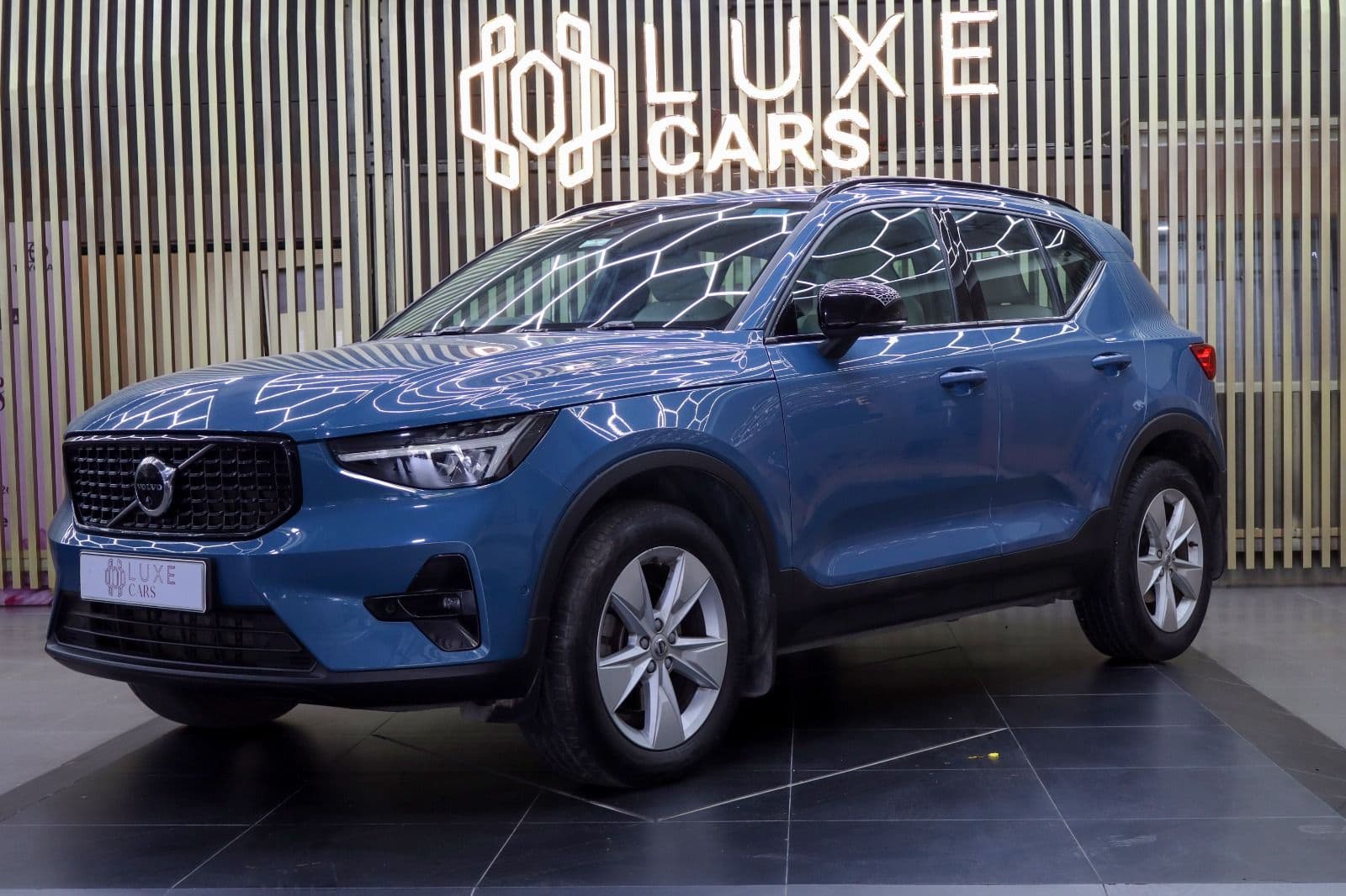 Car image 3
