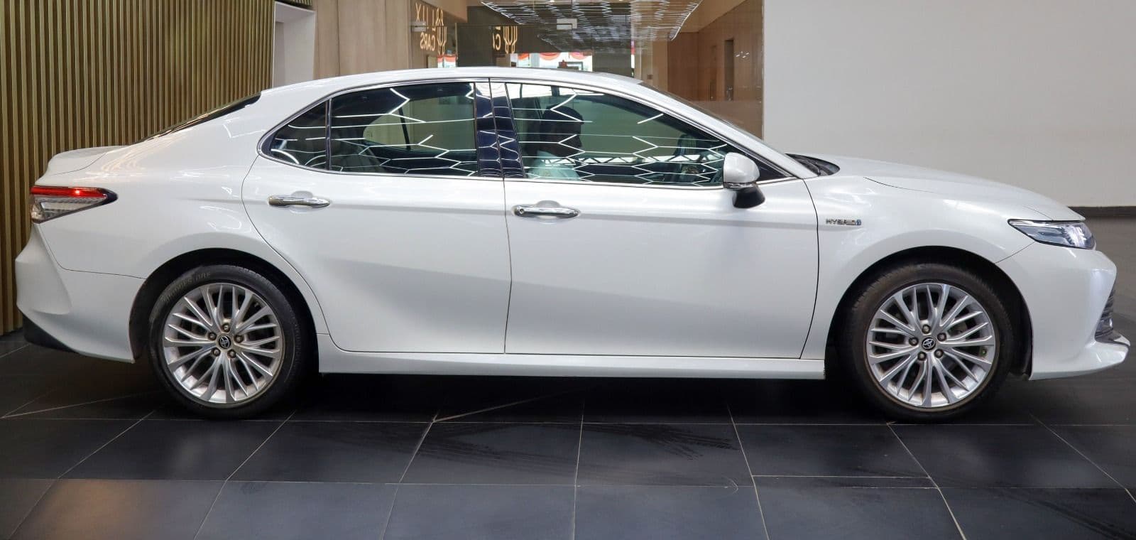 Car image 2