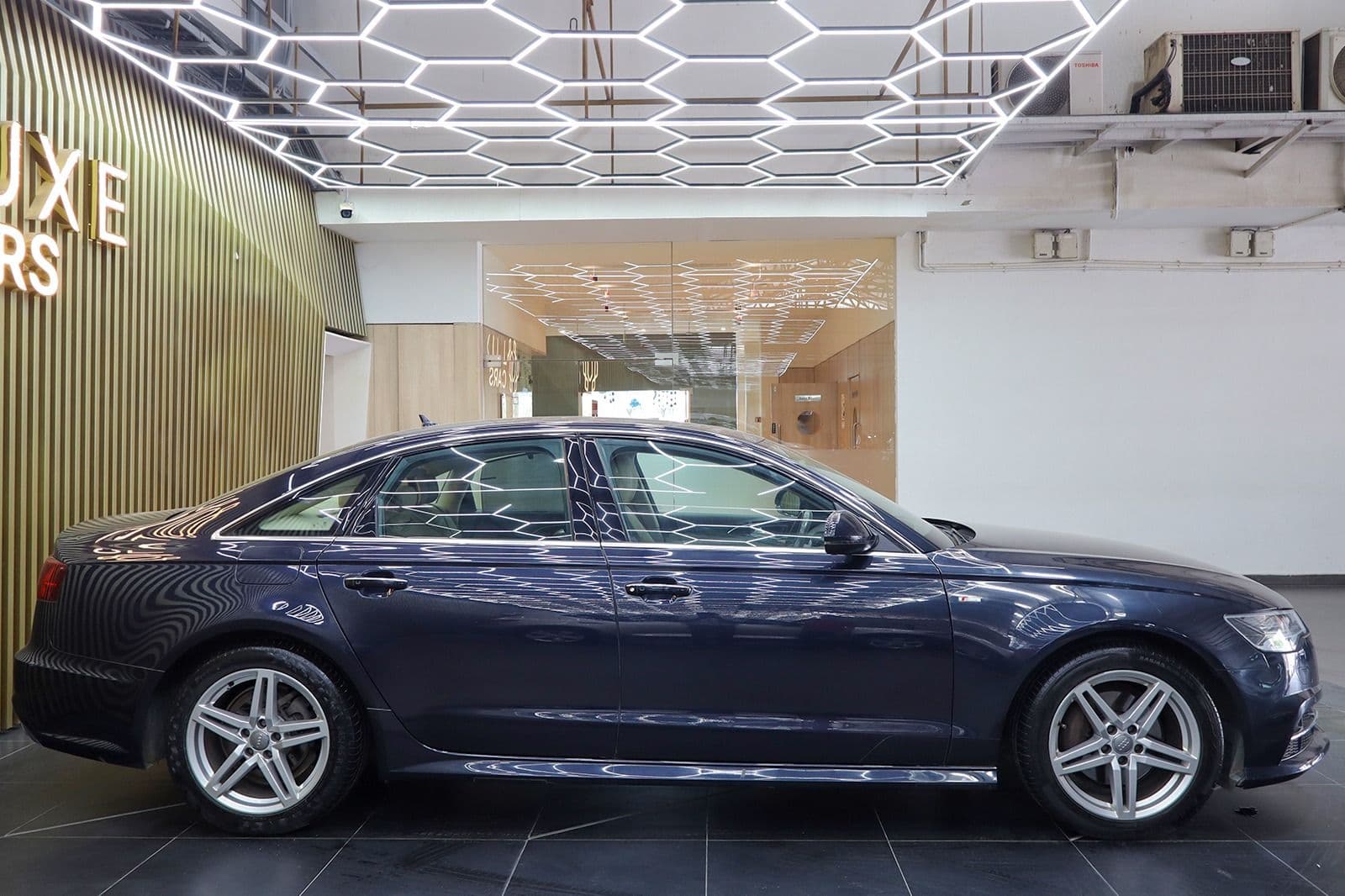 Car image 4