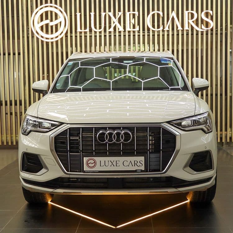 AUDI Q3 40 TFSI Q TECH (with panoramic sunroof) AT PETROL